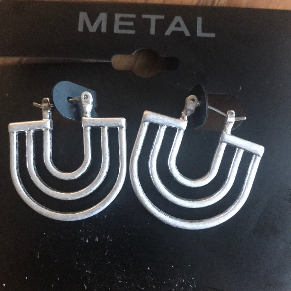 Metal brand earrings NWT